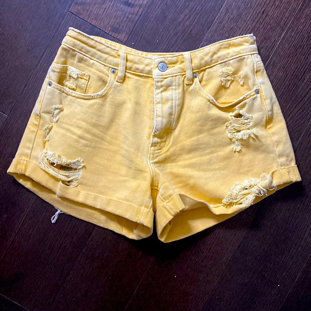 NWOT Free People Crvy Distressed Jean Shorts | Yellow